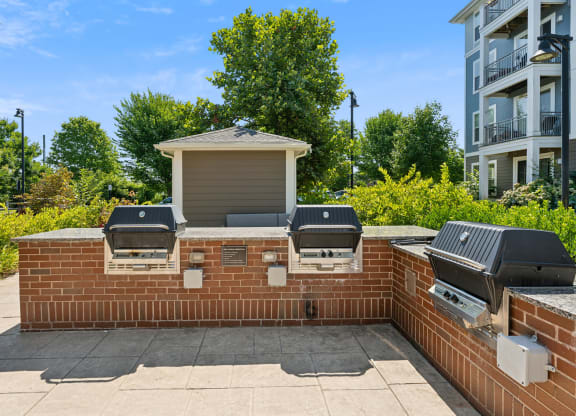 Outdoor grilling station