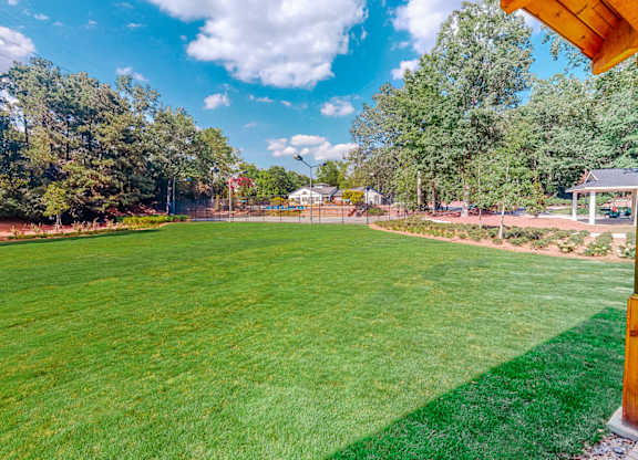 green lawn at Inverness Cliffs, Birmingham, AL, 35242