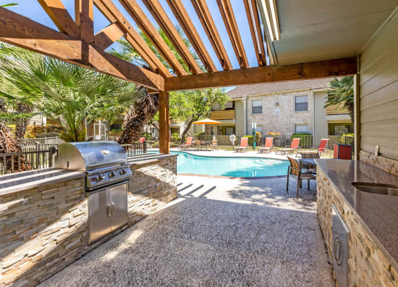 Poolside Grill Station at Turtle Creek Vista, Texas
