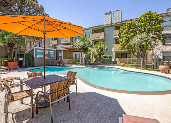 Poolside Dining Area at Turtle Creek Vista, San Antonio