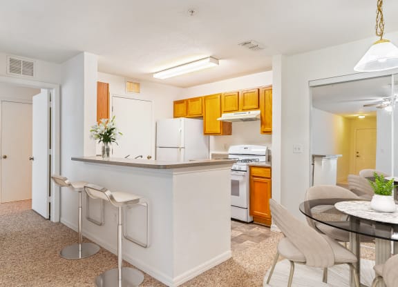 Kitchen Breakfast Bar with Seating