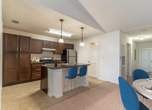Kitchen Breakfast Bar with Seating