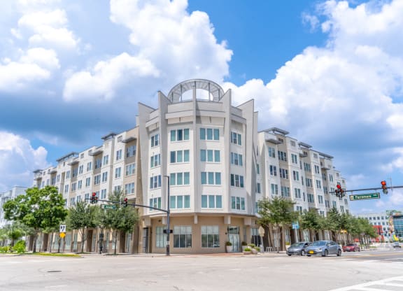 a large building on a city street