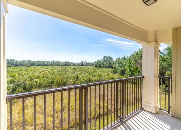 additional photo for property listing at chic digs with room to stretch out in the village 22 car