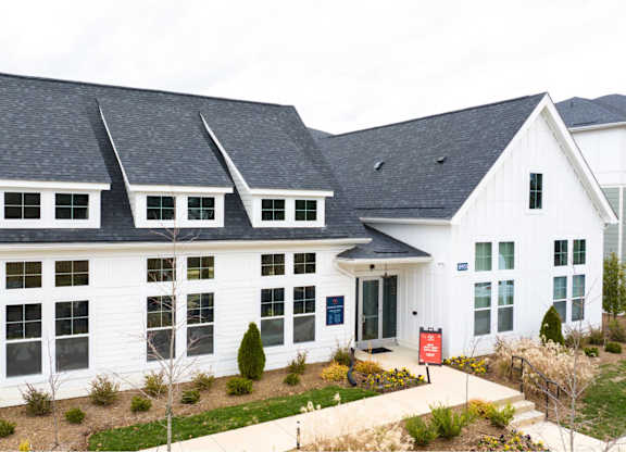 Exterior View of Property at Giddy Hall Apartments, North Carolina