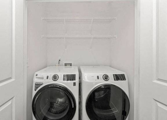 Small Laundry Room at Giddy Hall Apartments, Charlotte