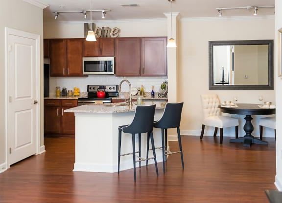 Island with Breakfast Bar and Dining Nook