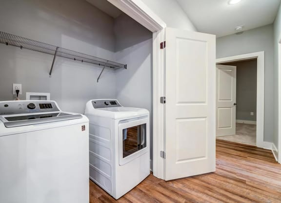 Large Custom Closets for Maximum Storage