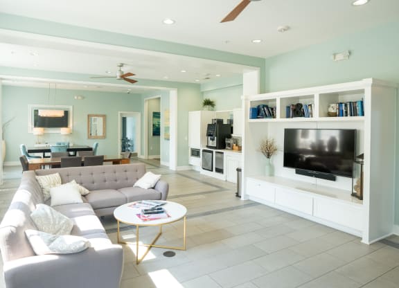 Clubroom and Coffee Bar