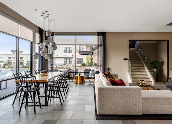 Gateway Arvada Ridge Resident Lounge with Dining Area and Comfortable Seating