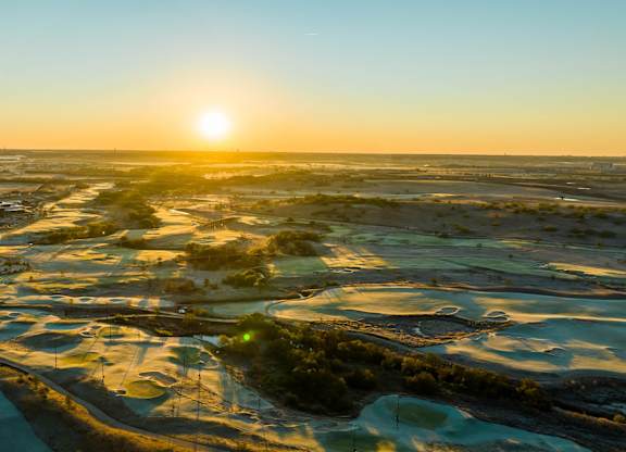 Breathtaking Open Green Spaces and Golfing Options Near Domain at The Gate