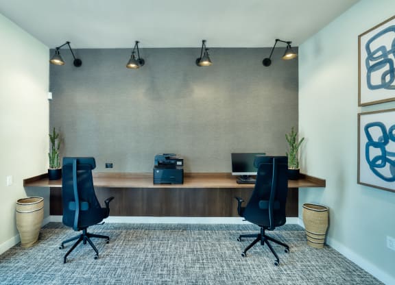Mountainside Business Business Center with Hi Tech Workstations and Free WiFi