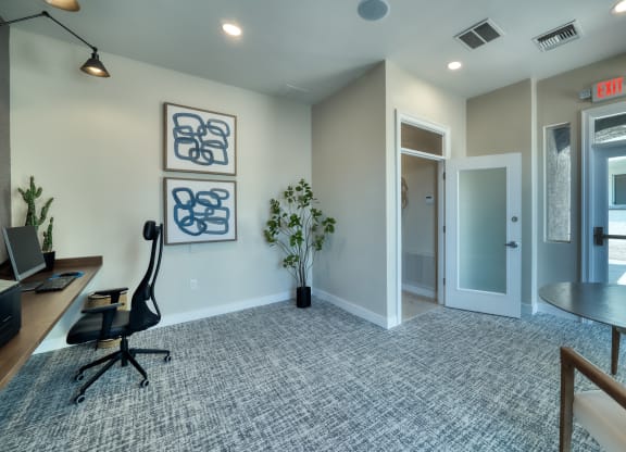 Mountainside Business Business Center with Hi Tech Workstations and Free WiFi