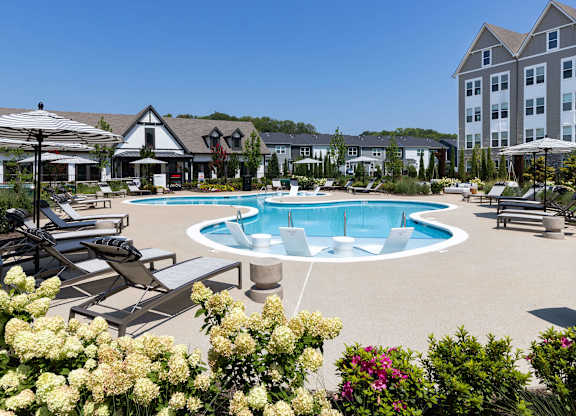 Relaxing Poolside Experience at Harpeth Heights with In-Pool Loungers and Shade