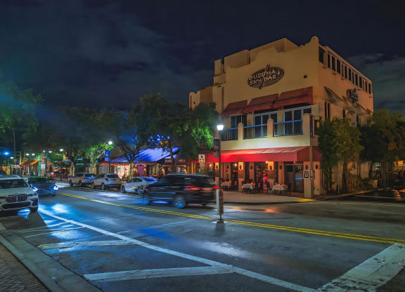 Nearby Nightlife with Restaurants and Bars Near South of Atlantic