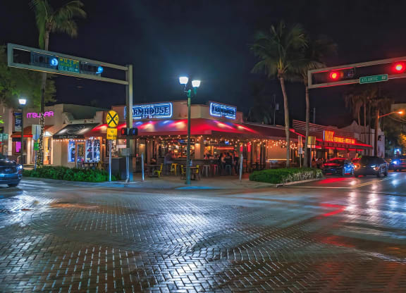 Popular Dining and Bar Scene Near South of Atlantic Apartments
