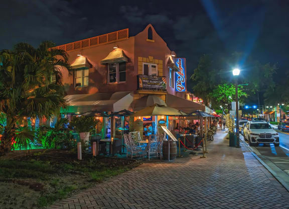 Vic & Angelo’s Italian Restaurant with Outdoor Dining Near South of Atlantic
