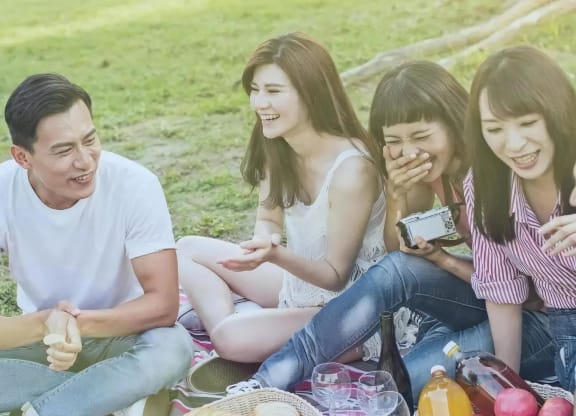 Outdoor Community Moments at Tens on West