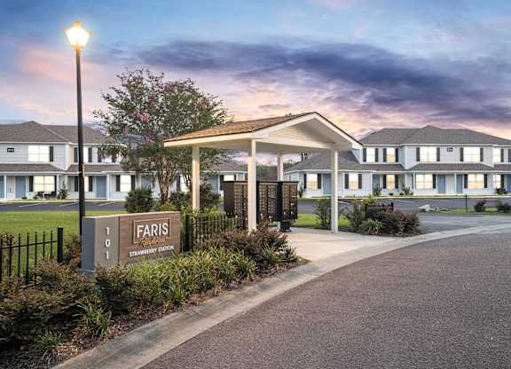 The image shows a street view of a residential area with a sign that reads "FARIS".