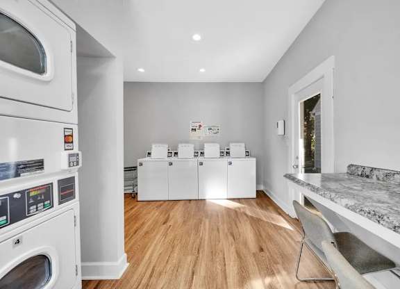 Laundry Room at Avondale Place Apartments, Georgia