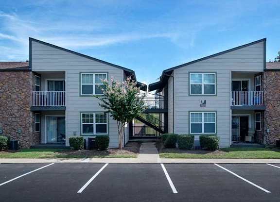 Parking at Ventana at The Lake, Hendersonville, TN 37075.
