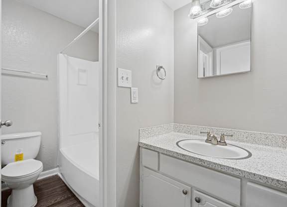 Full Bathroom at Windsor Harbor Apartments, North Carolina