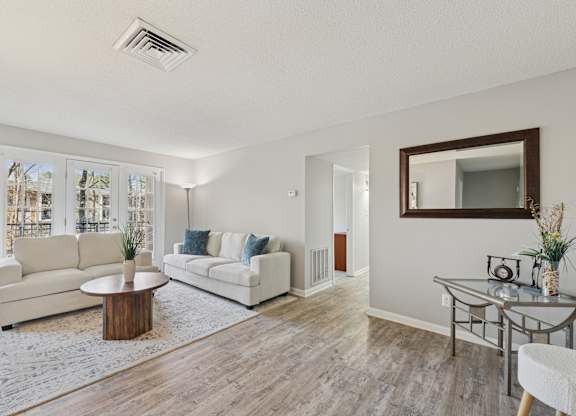 Living Area at Casa de Luna Apartments, Raleigh, 27604