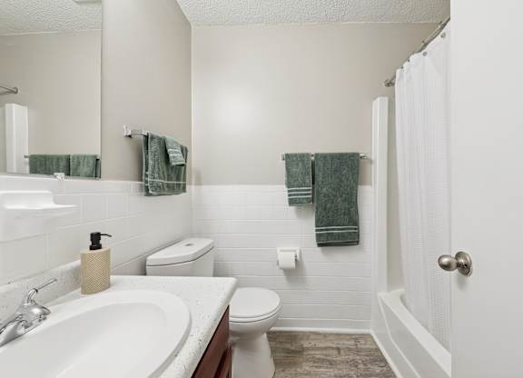 Bathroom at Casa de Luna Apartments, North Carolina, 27604