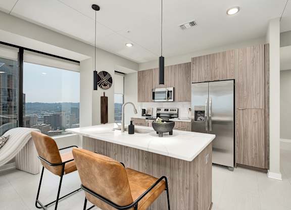 Kitchen Island Breakfast Bar at The 600 Apartments, Birmingham, Alabama