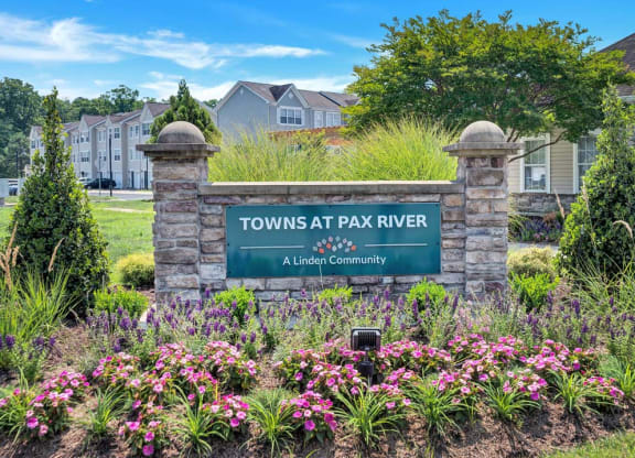 a sign that says towns at park river