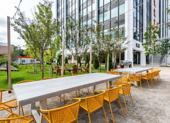 Mission Lofts outdoor dining