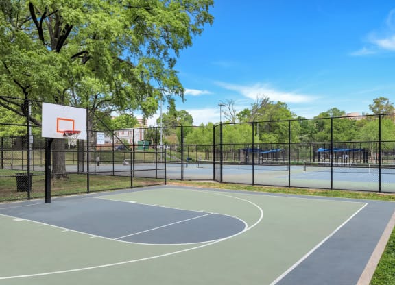 the preserve at ballantyne commons community basketball court