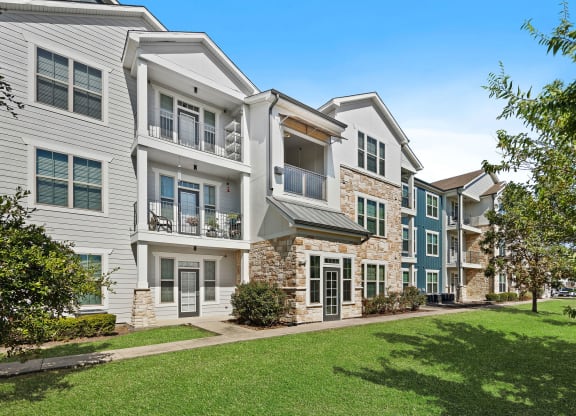 the preserve at ballantyne commons apartment exterior