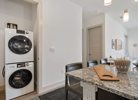 Washer/Dryer Included