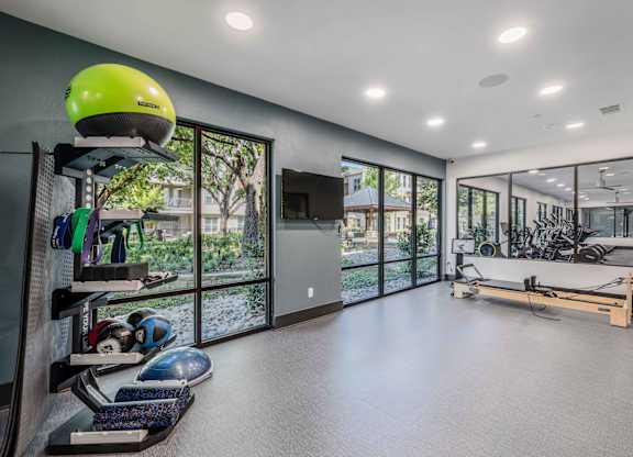 A room with a green helmet on a shelf and a bench in the background.