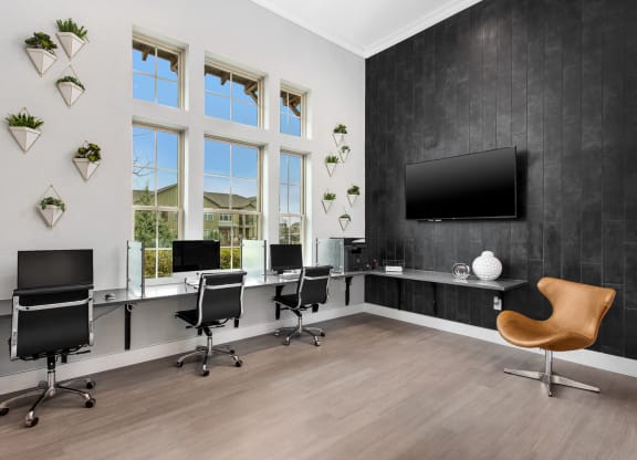 24-Hour Business Center with Computers and Wireless Printing