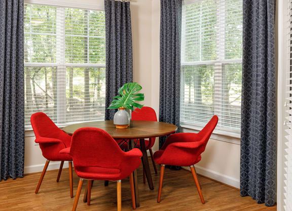 Preston Model Dining