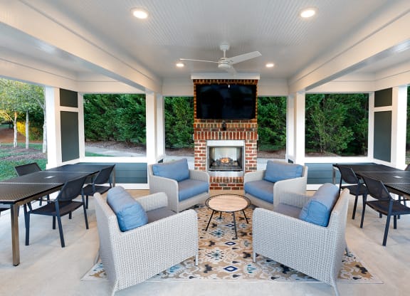 Summerhouse with Fireplace, TV, and Grills