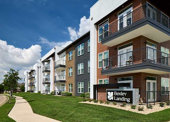 A modern apartment complex with the name Bexley Landing on the sign in front.