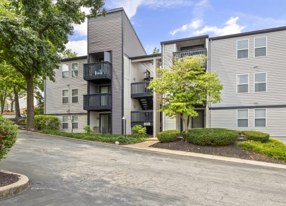 Exterior of an apartment building at Creve Coeur, Creve Coeur, MO