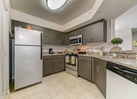 Fully Equipped Kitchen at Pembroke Pines Landings, Pembroke Pines