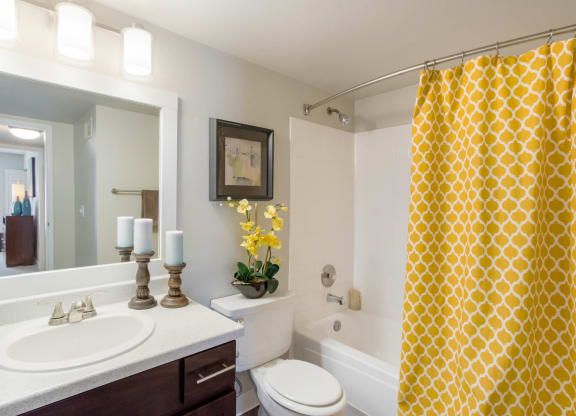 Full Bathroom at Deer Crest Apartments, Broomfield, CO