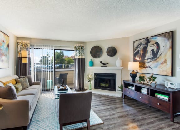 Living Room at Deer Crest Apartments, Colorado, 80020