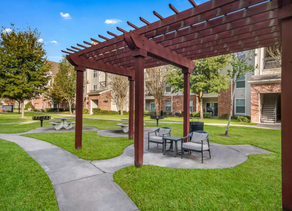 Picnic And Bbq Area at Kingwood Glen, Kingwood, TX, 77339