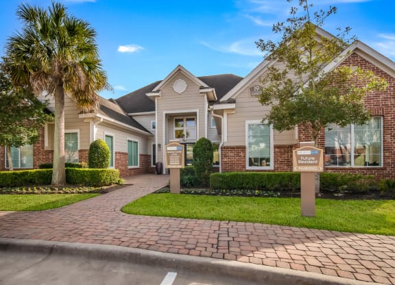 Clubhouse Exterior at Kingwood Glen, Kingwood