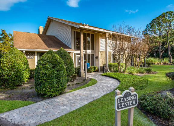 Leasing Office Building Exterior at Sanford Landing Apartments, Florida 32771