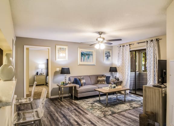Living Room at St. Johns Forest Apartments, Jacksonville, FL, 32277