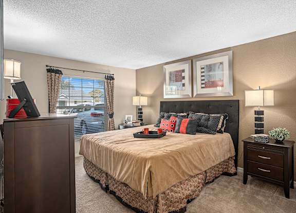 our apartments offer a spacious bedroom with a king sized bed at Oak Reserve at Winter Park, Winter Park, FL, 32792