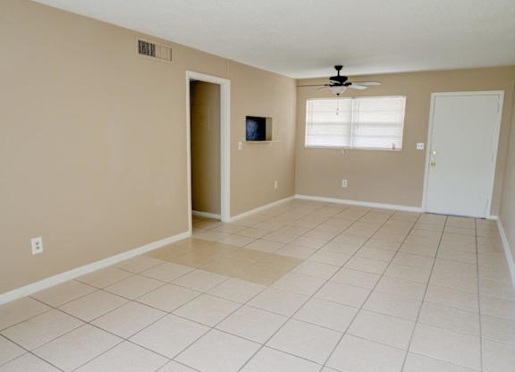 Vacant Living Area at Hibiscus Place Apartments, Orlando, FL, 32808