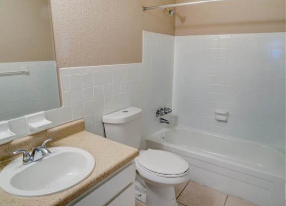 Bathroom With Bathtub at Hibiscus Place Apartments, Florida
